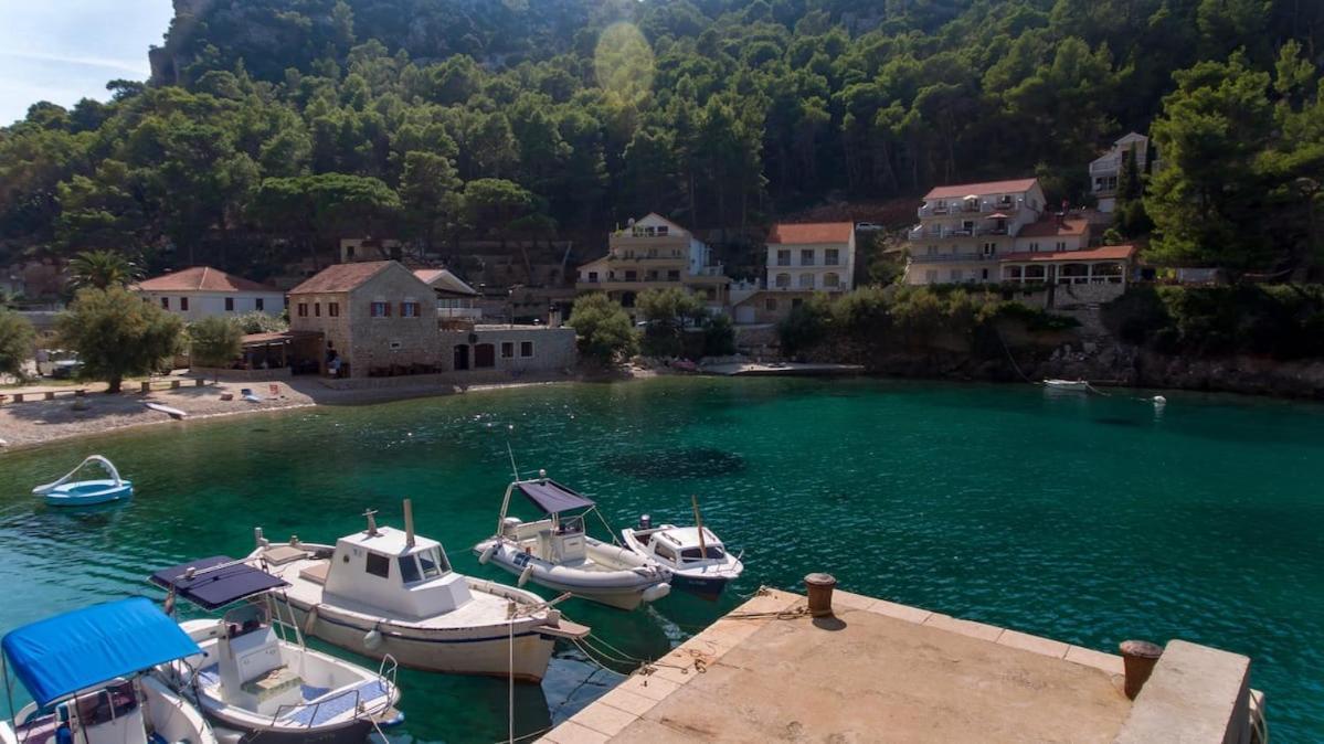 Villa Mateljan Zastražišće Exterior foto