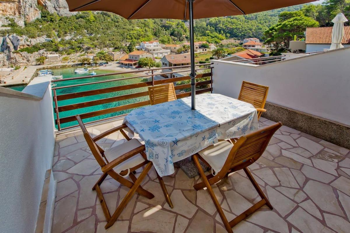 Villa Mateljan Zastražišće Exterior foto