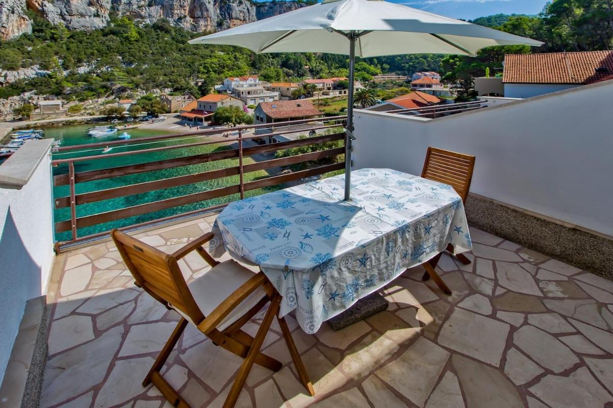 Villa Mateljan Zastražišće Exterior foto