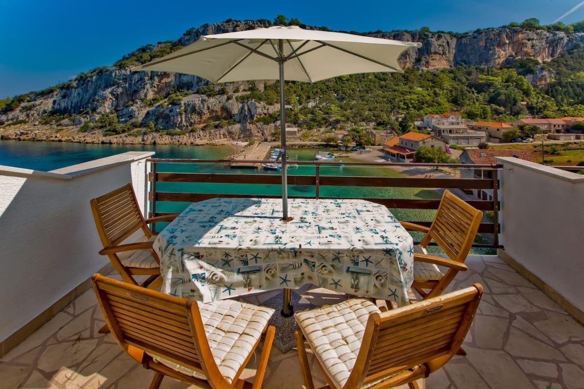 Villa Mateljan Zastražišće Exterior foto