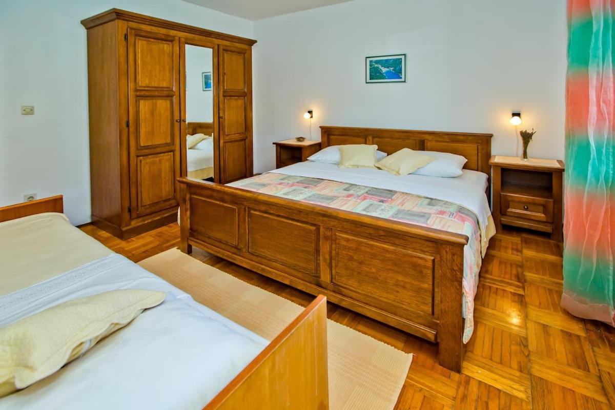 Villa Mateljan Zastražišće Exterior foto