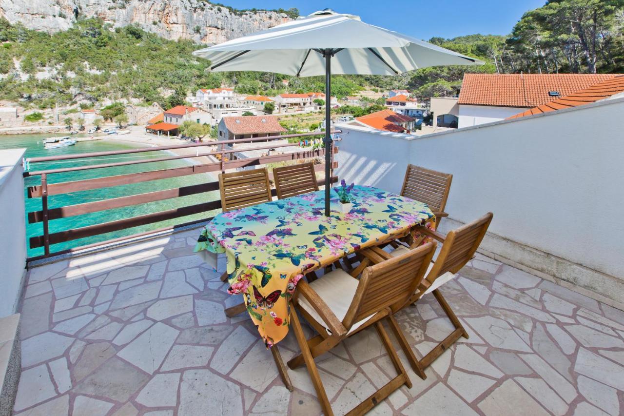 Villa Mateljan Zastražišće Exterior foto