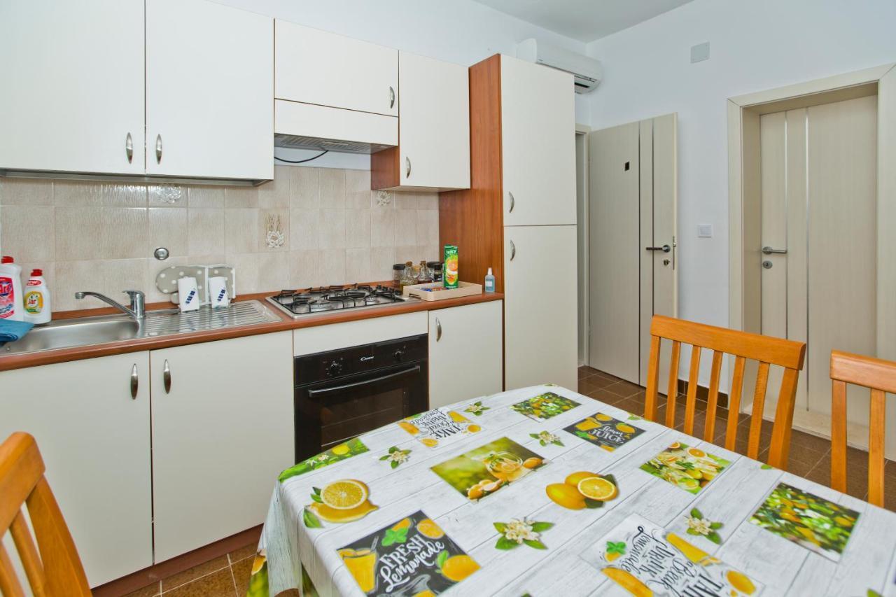 Villa Mateljan Zastražišće Exterior foto